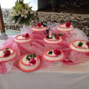 Pastelería La Golosa pasteles de boda rosas con blanco