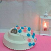 Pastelería La Golosa tarta decorada con rosas azules y rosas