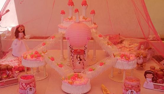 Pastelería La Golosa pastel con decoración rosa